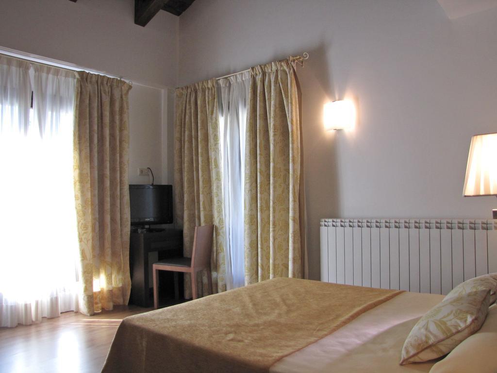 Hotel Sesue Бенаске Екстер'єр фото